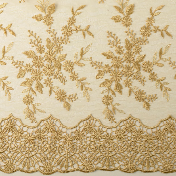 Kant stof Bloemen geborduurd met border 