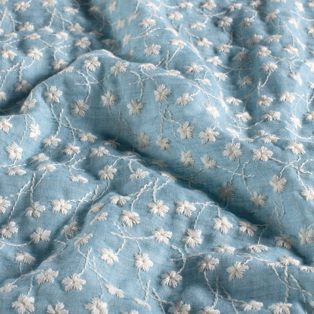 Dentelle tissu fleurs Bleu ciel