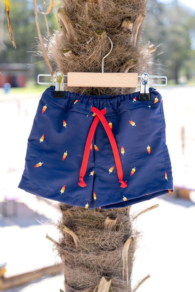 Badeshorts wasserabweisend recycelt fabrik Eis Marine