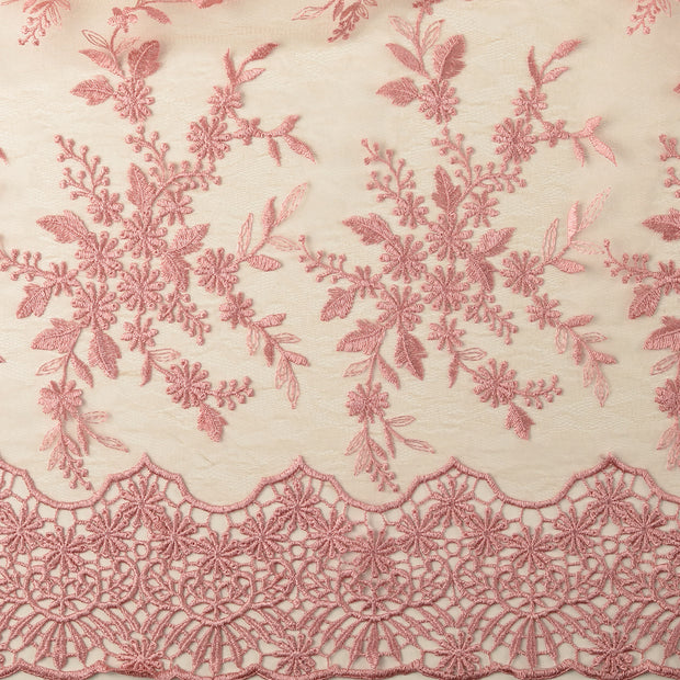 Kant stof Bloemen geborduurd met border 