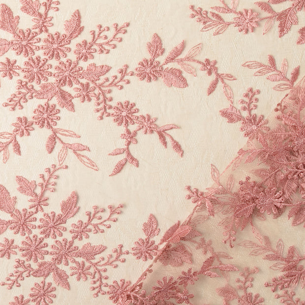 Kant stof Oud Roze geborduurd met border 